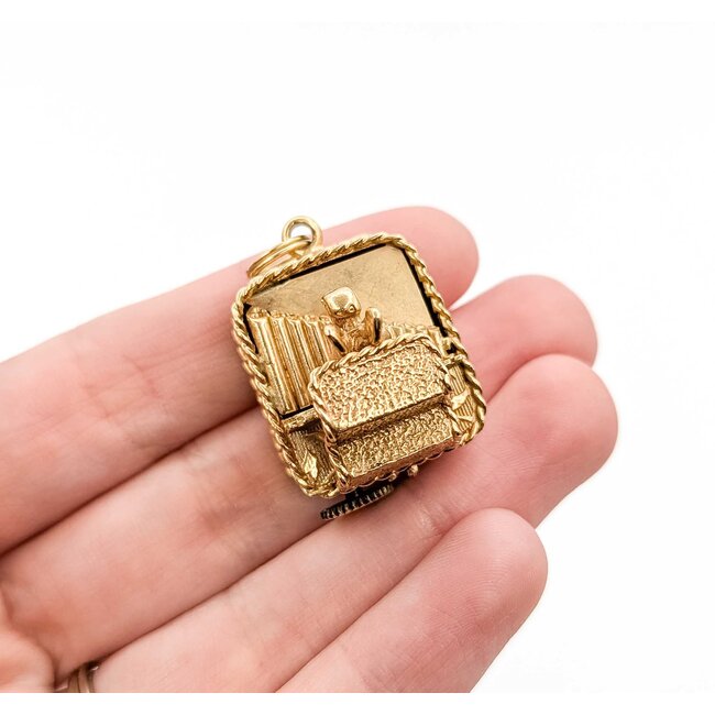 Pendant Organ Playing Cherub Music Box 14ky 30x21mm 26.8g 225070128