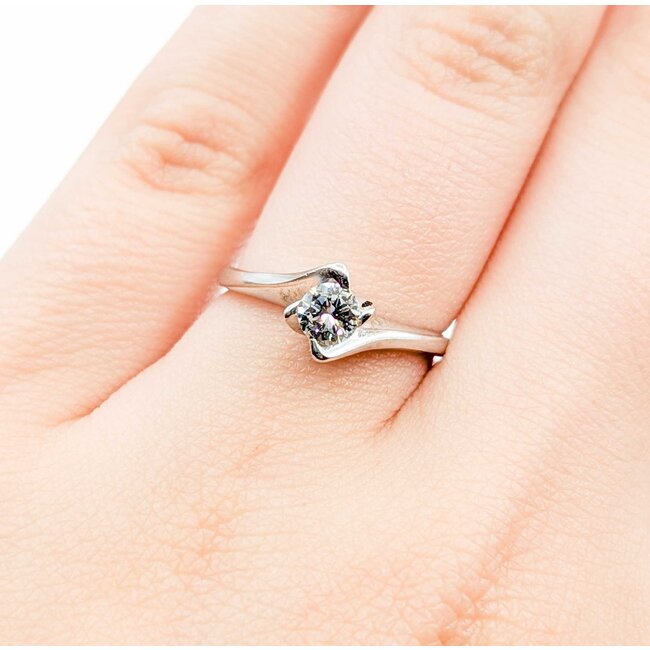 Ring Twist Solitaire .30ct Round Diamond 14kw Sz6 2.8g 225080011