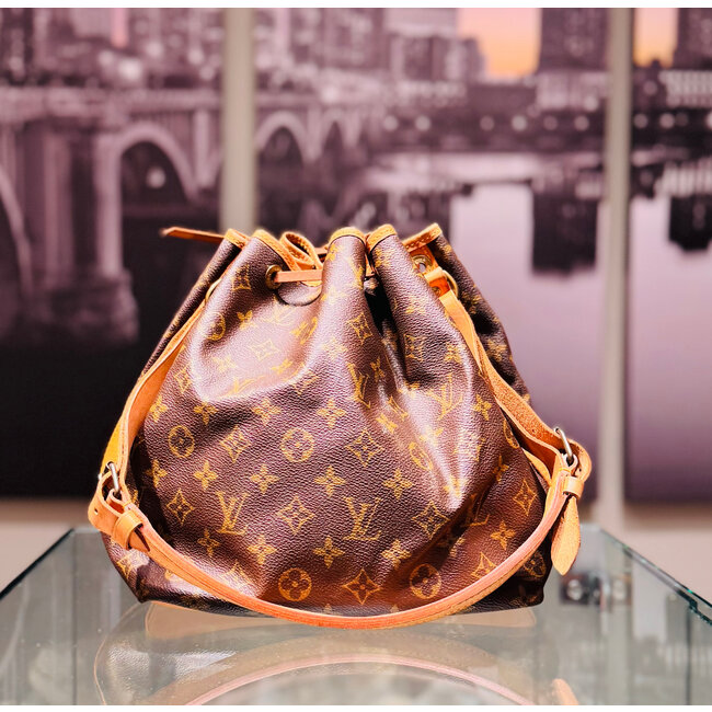 Handbag Louis Vuitton Petit Noe Monogram 125085021