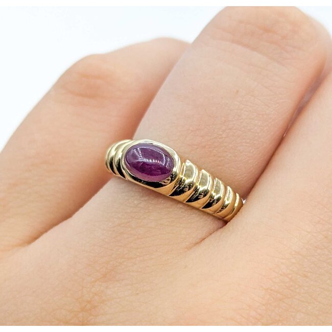 Ring Ribbed .80ct Ruby 14ky Sz5.5 3.1g 225080040