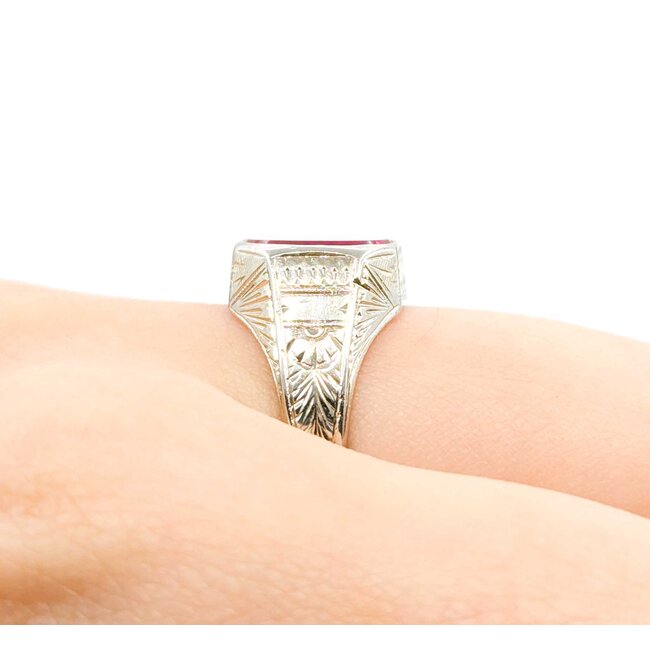 Ring Red Synthetic Stone 14kw Sz7.25 5.7g 225080047