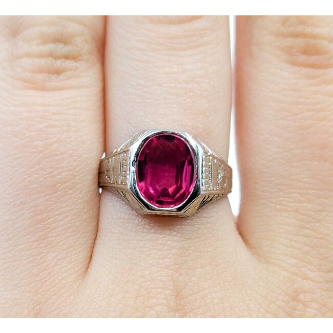 Ring Red Synthetic Stone 14kw Sz7.25 5.7g 225080047