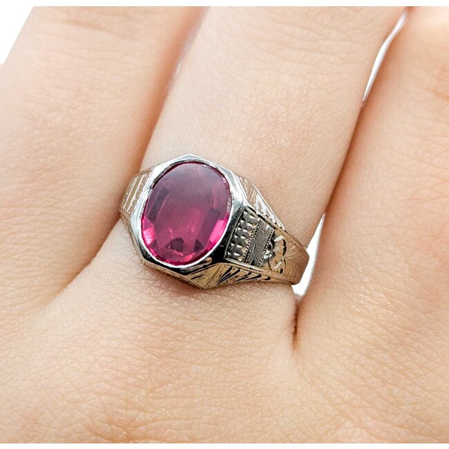 Ring Red Synthetic Stone 14kw Sz7.25 5.7g 225080047