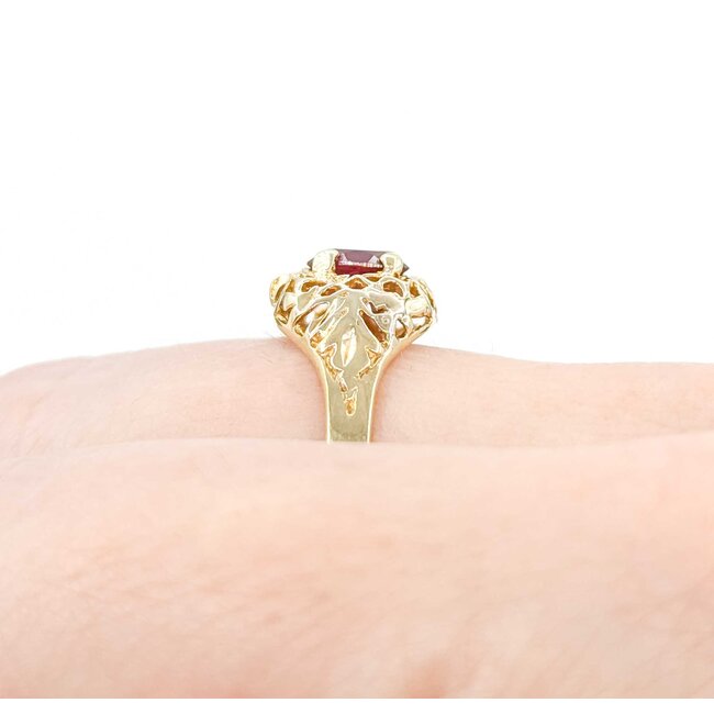 Ring .30ct Red Garnet 10ky 10mm Sz9 1.81g 225090005