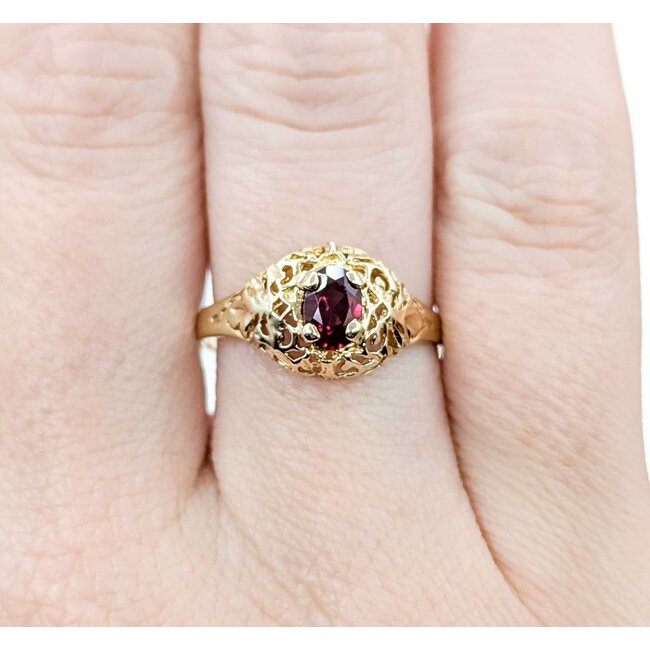 Ring .30ct Syn Ruby 10ky 10mm Sz9 1.81g 225090005
