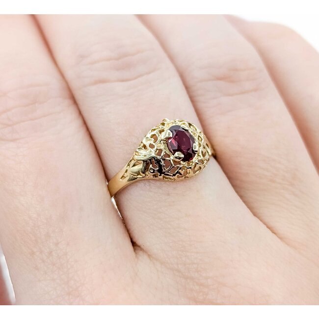 Ring .30ct Red Garnet 10ky 10mm Sz9 1.81g 225090005
