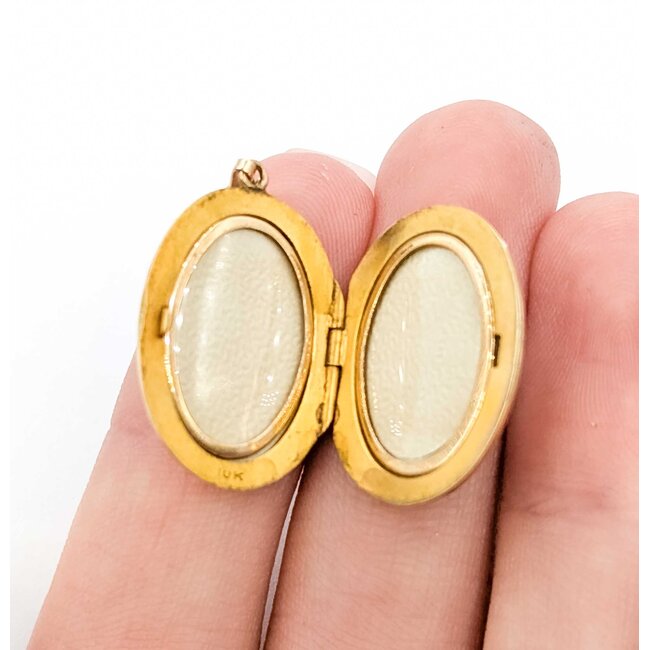 Locket Etched "M" Monogram 10ky .9x.6" 3.1g 125062044