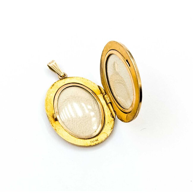 Locket Etched "M" Monogram 10ky .9x.6" 3.1g 125062044