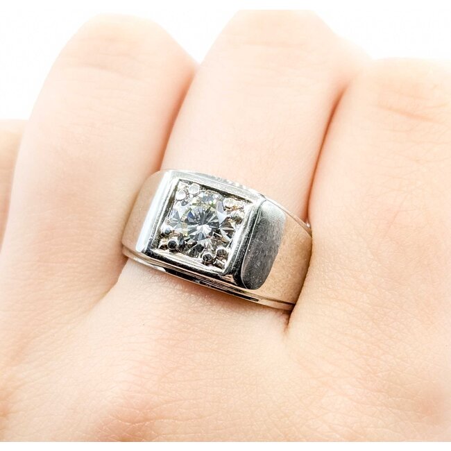 Ring 1.57ct Round Diamond 14kw Sz11 9.40g 225090002