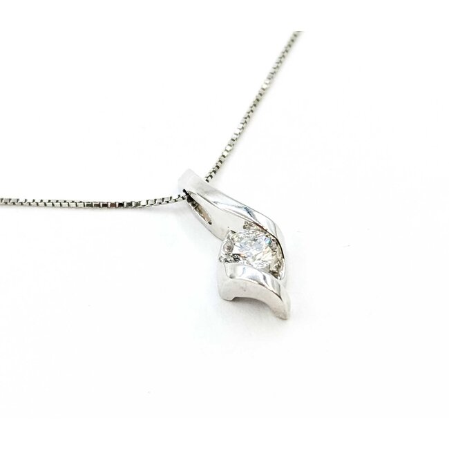 Pendant W/Chain Box Chain .25ct Round Diamond 14kw 17x6.5 18" 2.14g 225090019