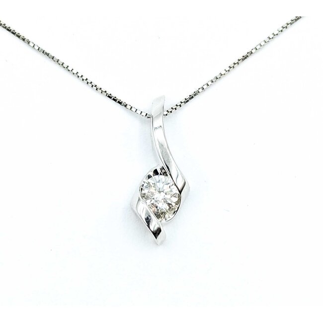 Pendant W/Chain Box Chain .25ct Round Diamond 14kw 17x6.5 18" 2.14g 225090019