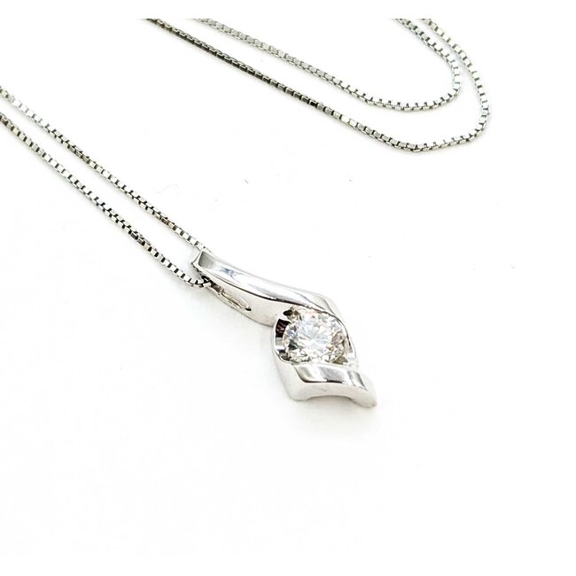 Pendant W/Chain Box Chain .25ct Round Diamond 14kw 17x6.5 18" 2.14g 225090019