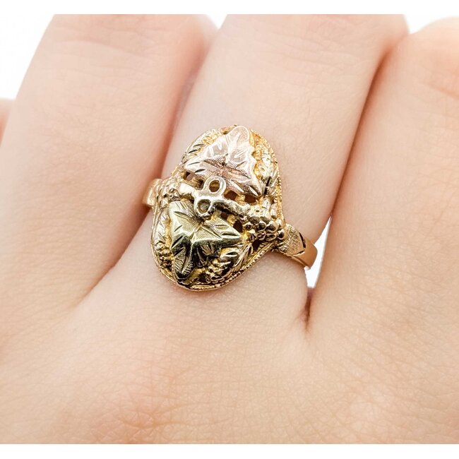 Ring Black Hills Gold Leaf Motif 10ktt 18mm Sz7 3.55g 125092034