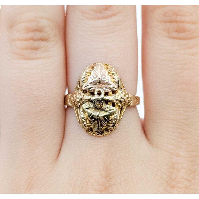 Ring Black Hills Gold Leaf Motif 10ktt 18mm Sz7 3.55g 125092034