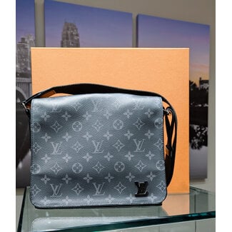 Crossbody Louis Vuitton District Monogram Eclipse PM 125105046