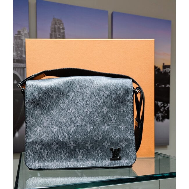 Crossbody Louis Vuitton District Monogram Eclipse PM 125105046