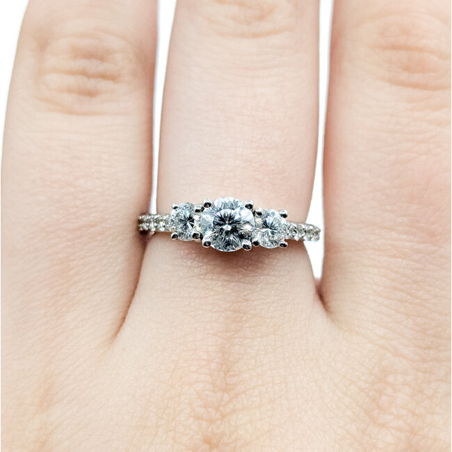 Ring 3-Stone 1.50ctw Round Diamonds 14kw 2mm Sz6 3.96g 225090049