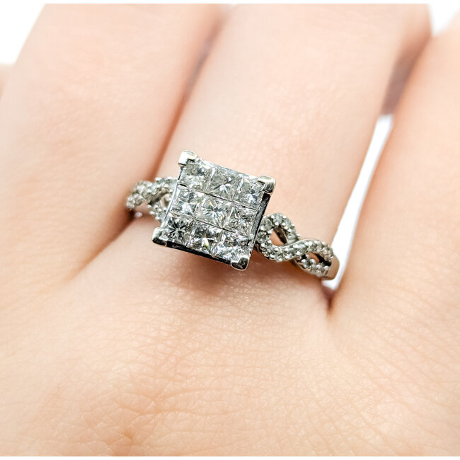 Ring Illusion 1.00ctw Princess & Round Diamonds 10kw 8x8mm Sz8.5 3.32g 125100001