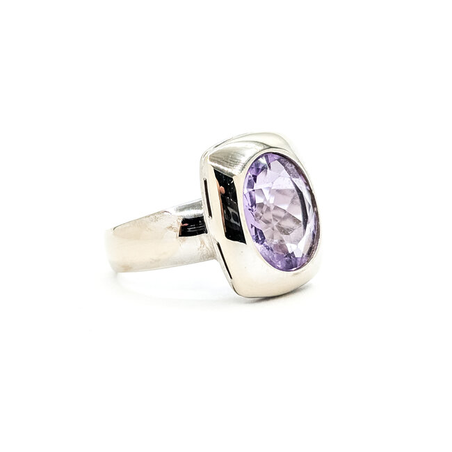 Ring Modern 5ct Light Purple Amethyst 18kw .6x.5" Sz7 8.05g 125090028