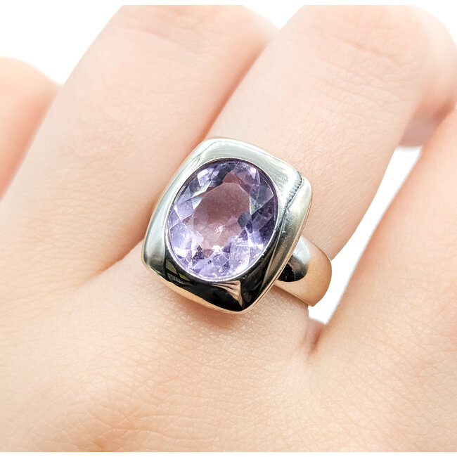 Ring Modern 5ct Light Purple Amethyst 18kw .6x.5" Sz7 8.05g 125090028
