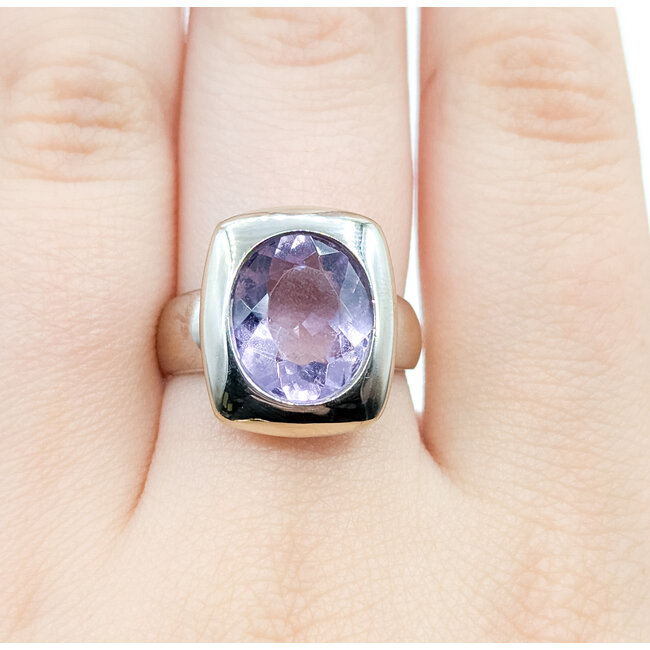 Ring Modern 5ct Light Purple Amethyst 18kw .6x.5" Sz7 8.05g 125090028