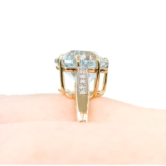 Ring Fantasy .05ctw Round Diamonds 3ct Topaz 14ky 10.15mm Sz8.25 3.2g 225100036