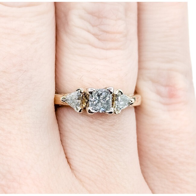 Ring 3-Stone 0.8ctw Princess Diamond 14ky 5mm Sz5.5 3.39g 225100061