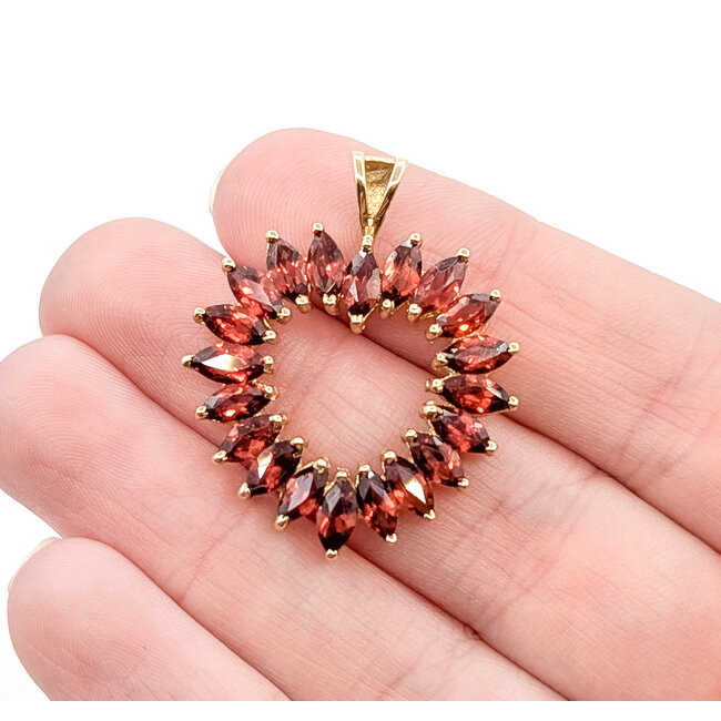 Pendant Heart 5.5ctw Garnet 10ky 33mm 2.8g 125110007