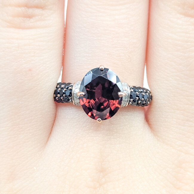 Ring Pave .54ctw Black/White Diamonds 3.36ct Garnet 10kr 11.85mm Sz11 3.68g 225100031