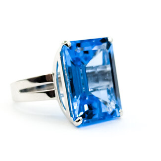 Ring Solitaire 25.87ct Blue Topaz 14kw 20mm Sz6.5 11.59g 225100057