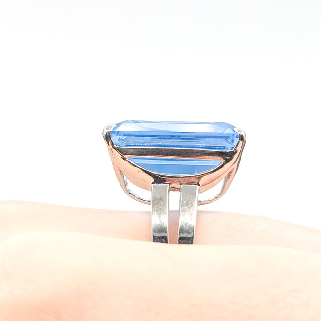 Ring Solitaire 25.87ct Blue Topaz 14kw 20mm Sz6.5 11.59g 225100057