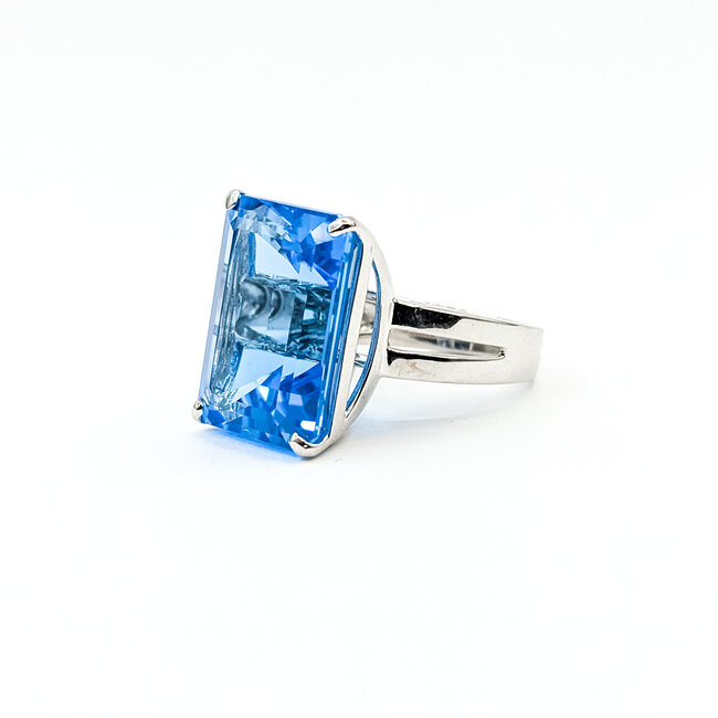 Ring Solitaire 25.87ct Blue Topaz 14kw 20mm Sz6.5 11.59g 225100057
