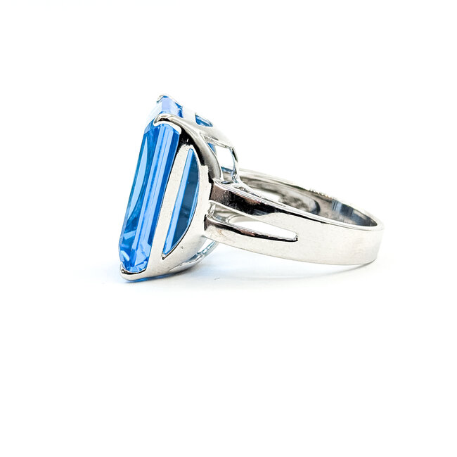 Ring Solitaire 25.87ct Blue Topaz 14kw 20mm Sz6.5 11.59g 225100057
