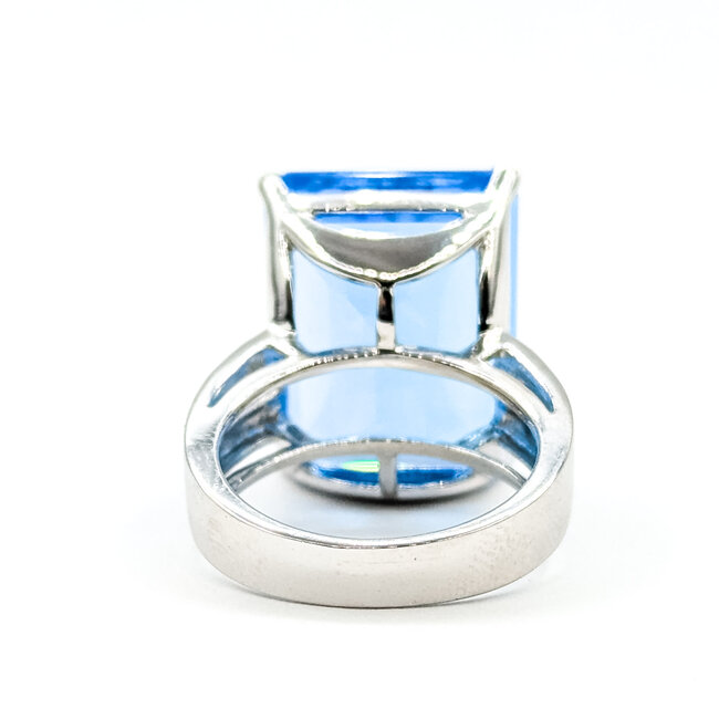 Ring Solitaire 25.87ct Blue Topaz 14kw 20mm Sz6.5 11.59g 225100057