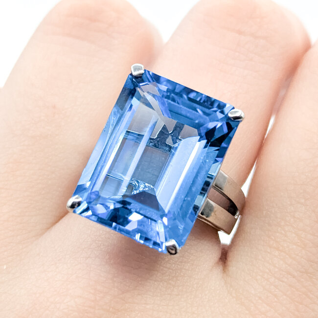 Ring Solitaire 25.87ct Blue Topaz 14kw 20mm Sz6.5 11.59g 225100057