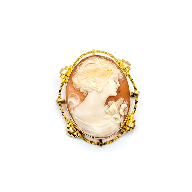 Brooch Deco Revival Cameo 1.1x.9" Shell 10ky 1.4x1.2" 5.59g 225100076