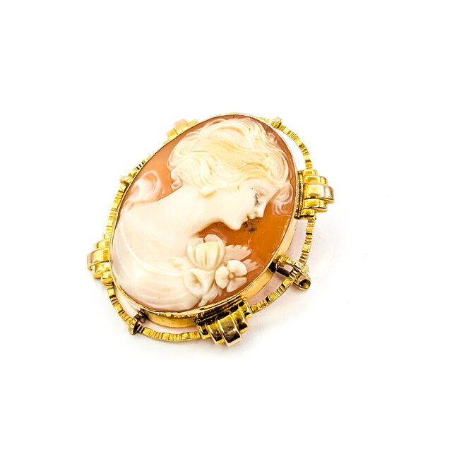 Brooch Deco Revival Cameo 1.1x.9" Shell 10ky 1.4x1.2" 5.59g 225100076