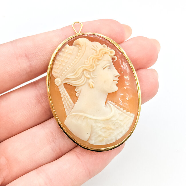 Pendant Brooch Cameo 1.75x1.3" Shell 18ky 1.75x1.45" 10.42g 225100080
