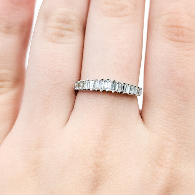 Ring Band Graduated .50ctw Baguette Diamonds 14kw 4.3mm Sz7 2g 225100094