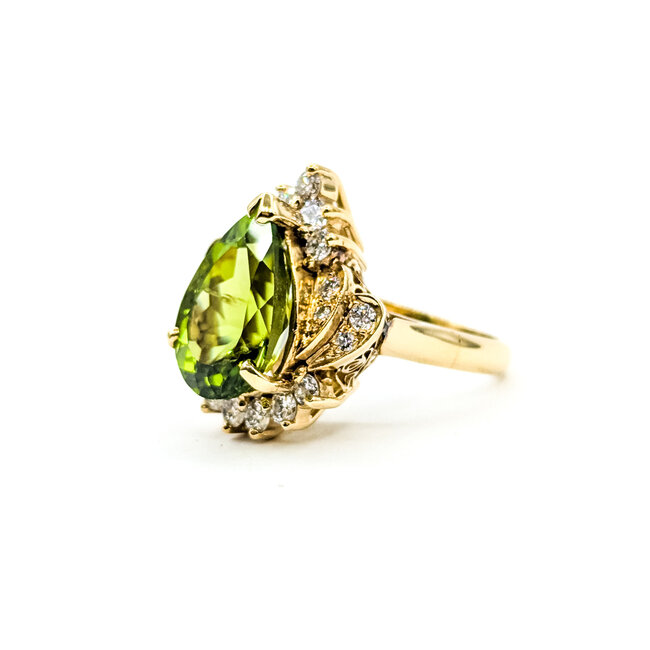 Ring Cocktail 0.76ctw Round Diamonds 6.91ct Peridot 18ky 21mm Sz6.5 10.98g 225100133