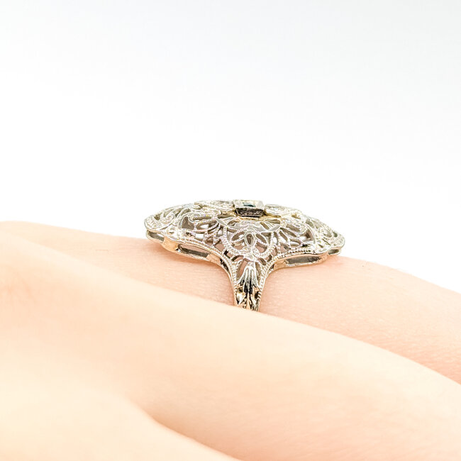 Ring Filigree Shield .04ctw Round Diamonds .10ct Emerald 18kw 18.5mm Sz5 2.41g 225100134