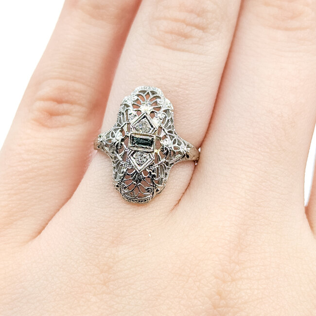 Ring Filigree Shield .04ctw Round Diamonds .10ct Emerald 18kw 18.5mm Sz5 2.41g 225100134