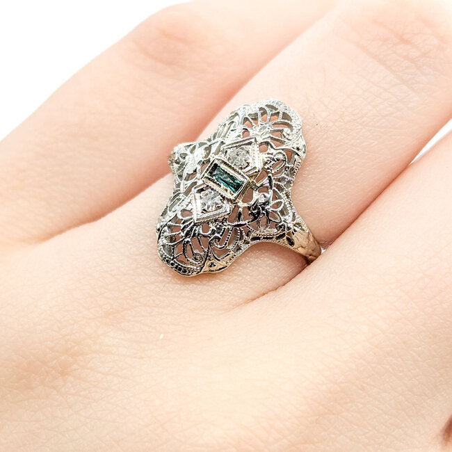 Ring Filigree Shield .04ctw Round Diamonds .10ct Emerald 18kw 18.5mm Sz5 2.41g 225100134
