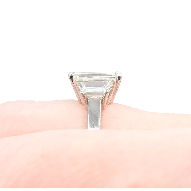 Ring 3-Stone Cocktail 4.07ctw Emerald Diamonds 1.01ctw Diamond 18kw 2.75mm Sz6.5 5.9g 225110118