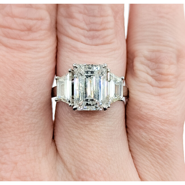 Ring 3-Stone Cocktail 4.07ctw Emerald Diamonds 1.01ctw Diamond 18kw 2.75mm Sz6.5 5.9g 225110118