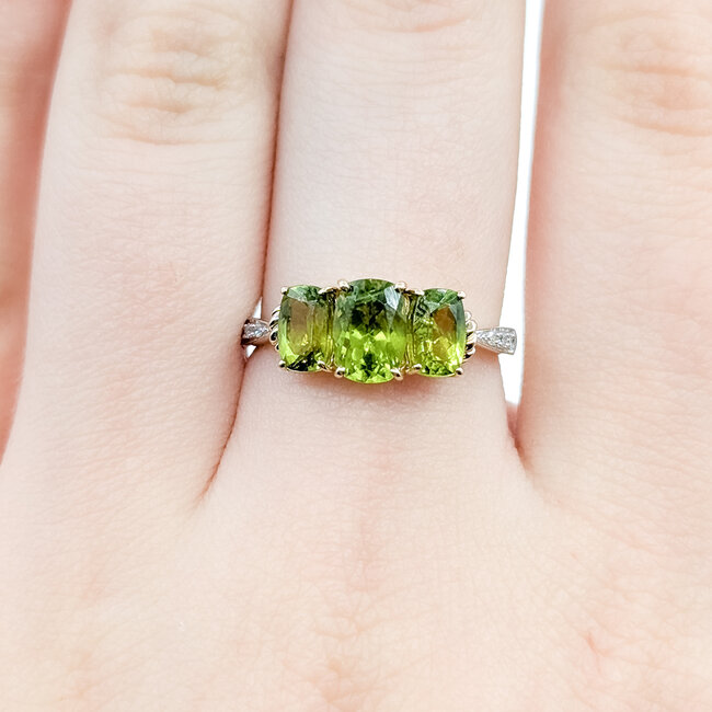Ring 3-Stone .02ctw Round Diamonds 2.31ctw Peridot 14ky 7mm Sz7 2.81g 225100030