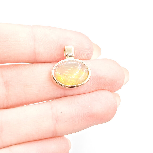 Pendant 2.21ct Cabochon Opal 14ky 14x10mm 125100069