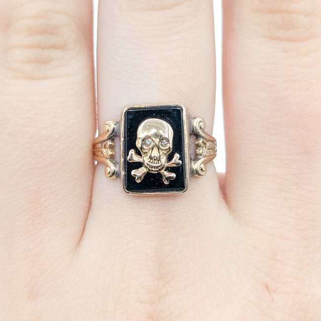 Ring Skull & Cross Bones .02ctw Round Diamonds 10ky 13x10mm Sz6.5 3.44g 225110090