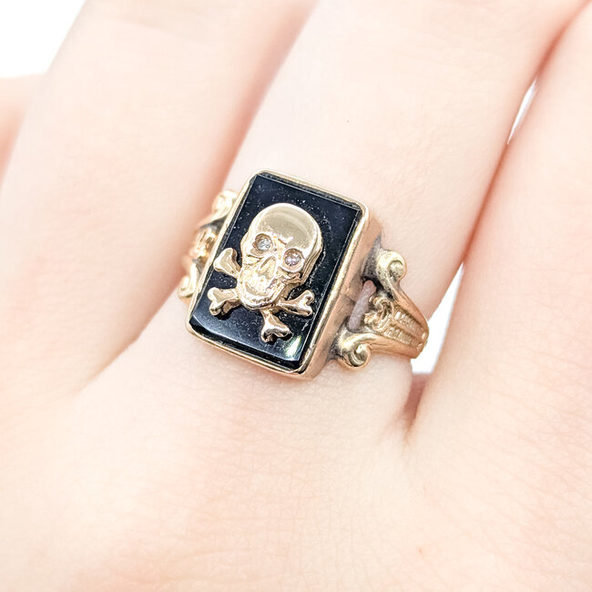 Ring Skull & Cross Bones .02ctw Round Diamonds 10ky 13x10mm Sz6.5 3.44g 225110090