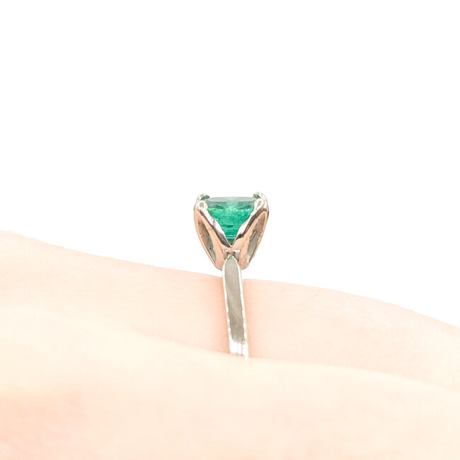 Ring Solitaire .75ct Emerald 14kw 7mm Sz9 2.6g 125110015
